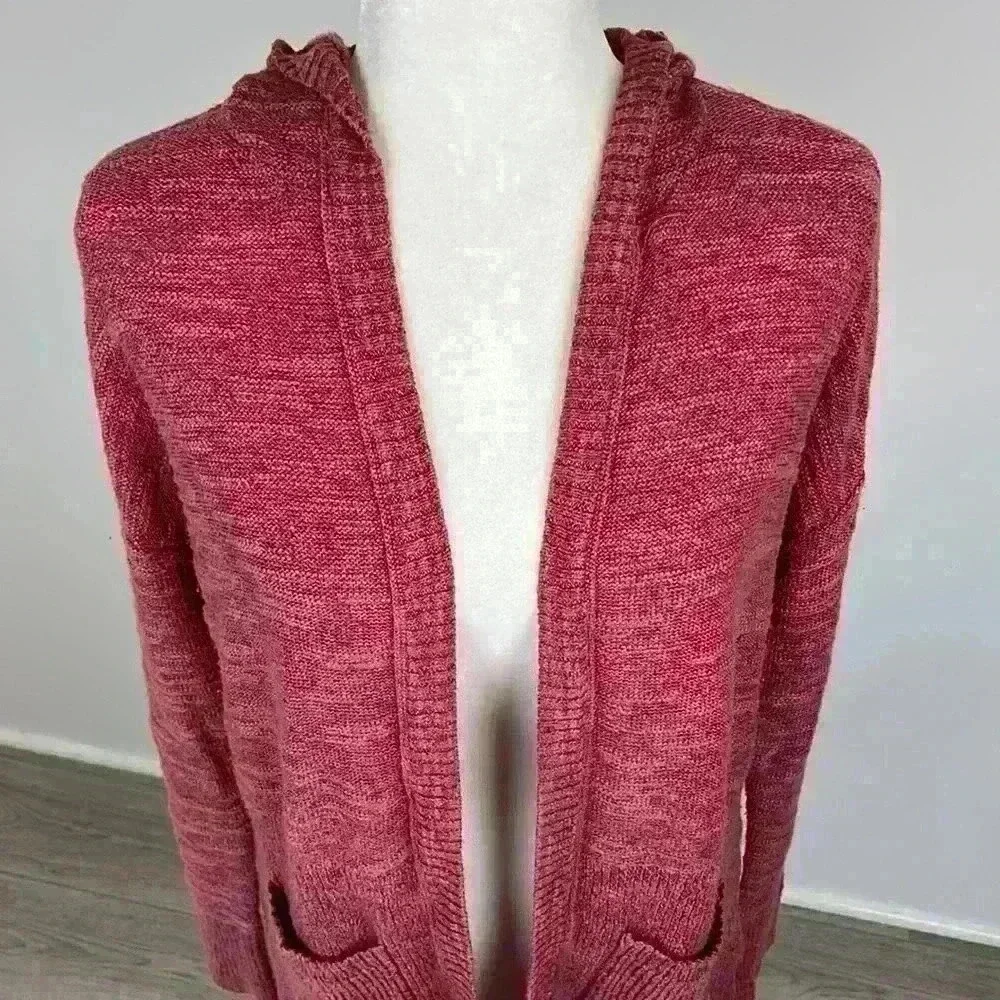 American Eagle Outfitters decent pre